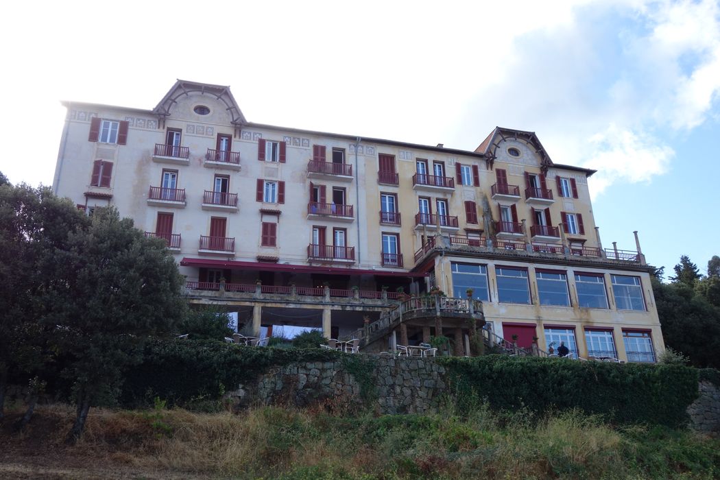 Hôtel des Roches Rouges : Hôtel des Roches Rouges : Façade nord, vue générale