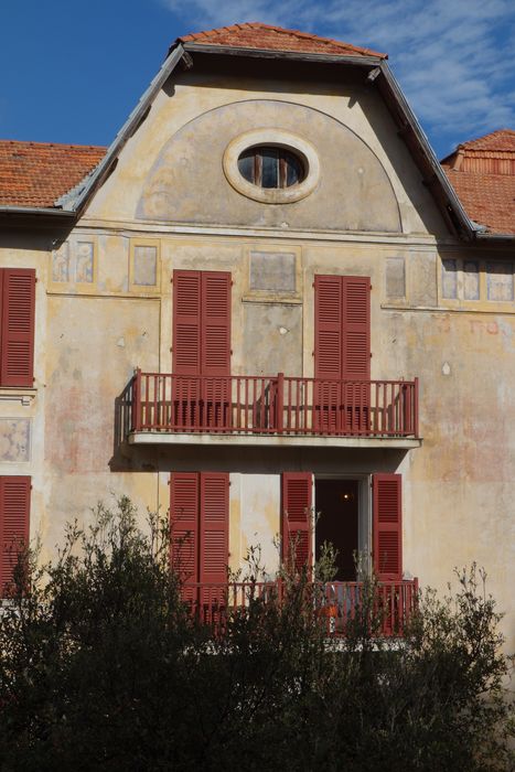 Hôtel des Roches Rouges : Hôtel des Roches Rouges : Façade nord, détail des décors