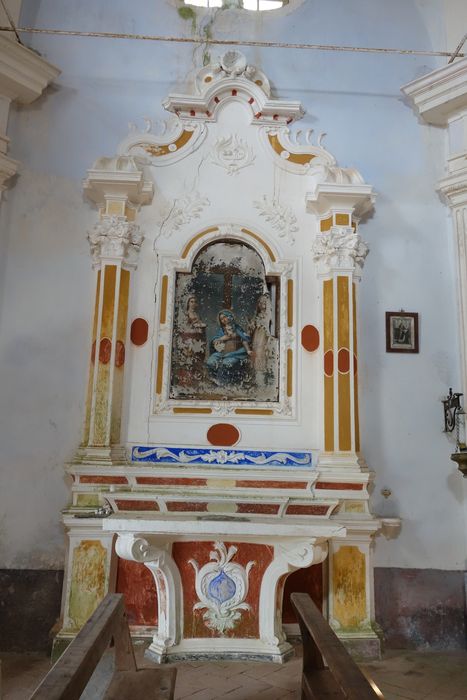 Chapelle Sainte-Anne de Bovalo : autel latéral