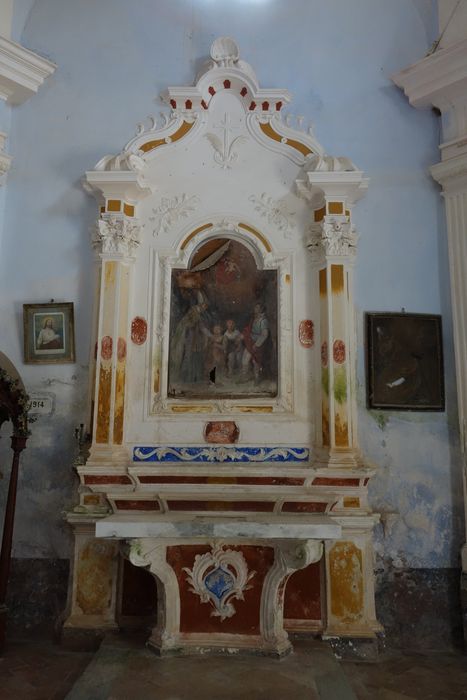 Chapelle Sainte-Anne de Bovalo : autel latéral