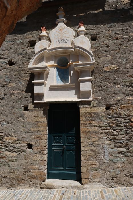 façade latérale sud, détail de la porte d’accès