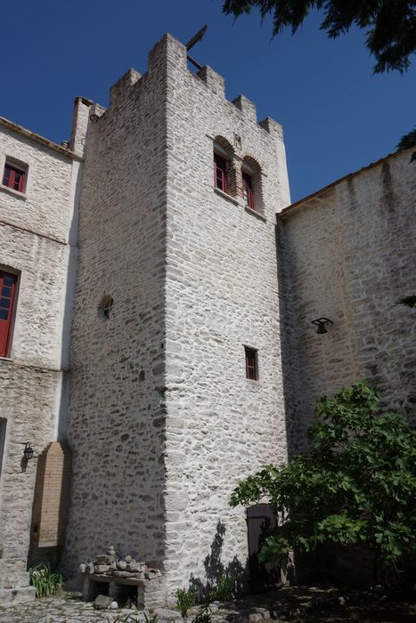 tour campanile adossée à l’église conventuelle et l’aile nord du couvent