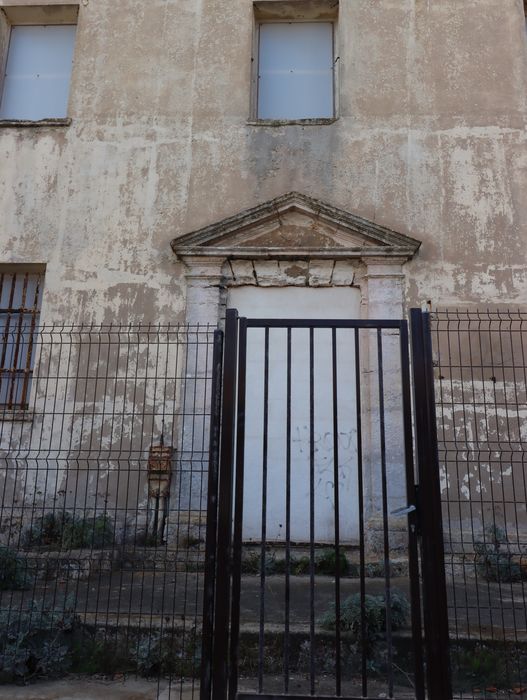 façade nord, porte d’accès ouest