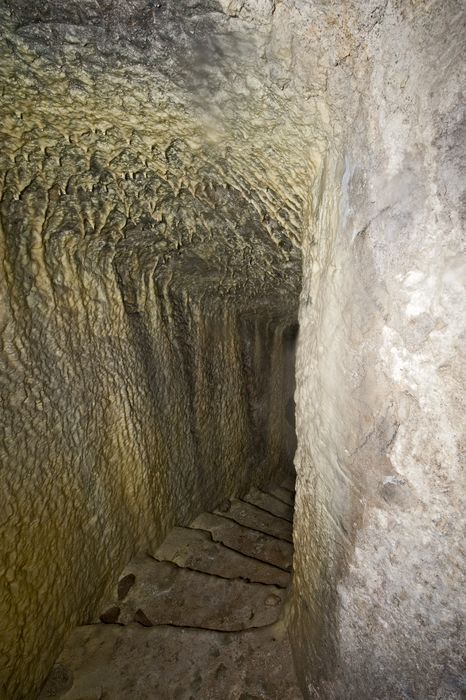 vue partielle des escaliers taillés dans le rocher