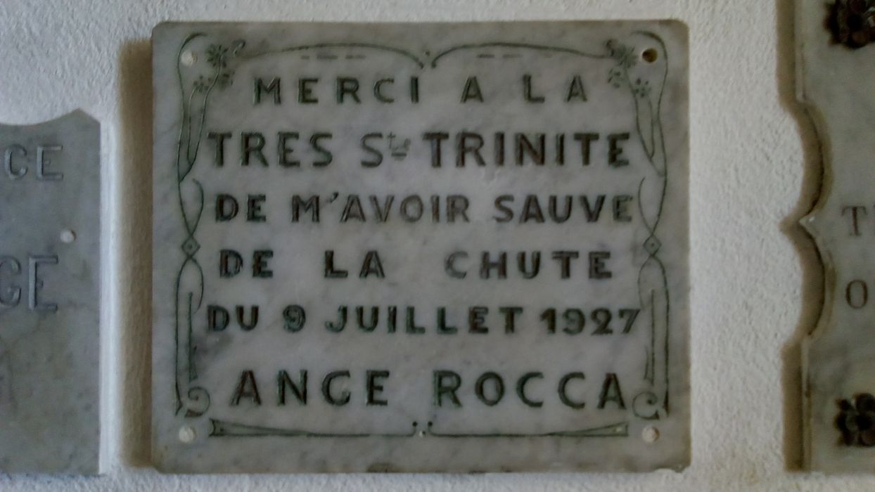 ex-voto mural : Merci à la Très Ste Trinité de m'avoir sauvé de la chute du 9 juillet 1927 Ange Rocca - © Ministère de la Culture (France), Direction Régionale des Affaires Culturelles de Corse – Tous droits réservés