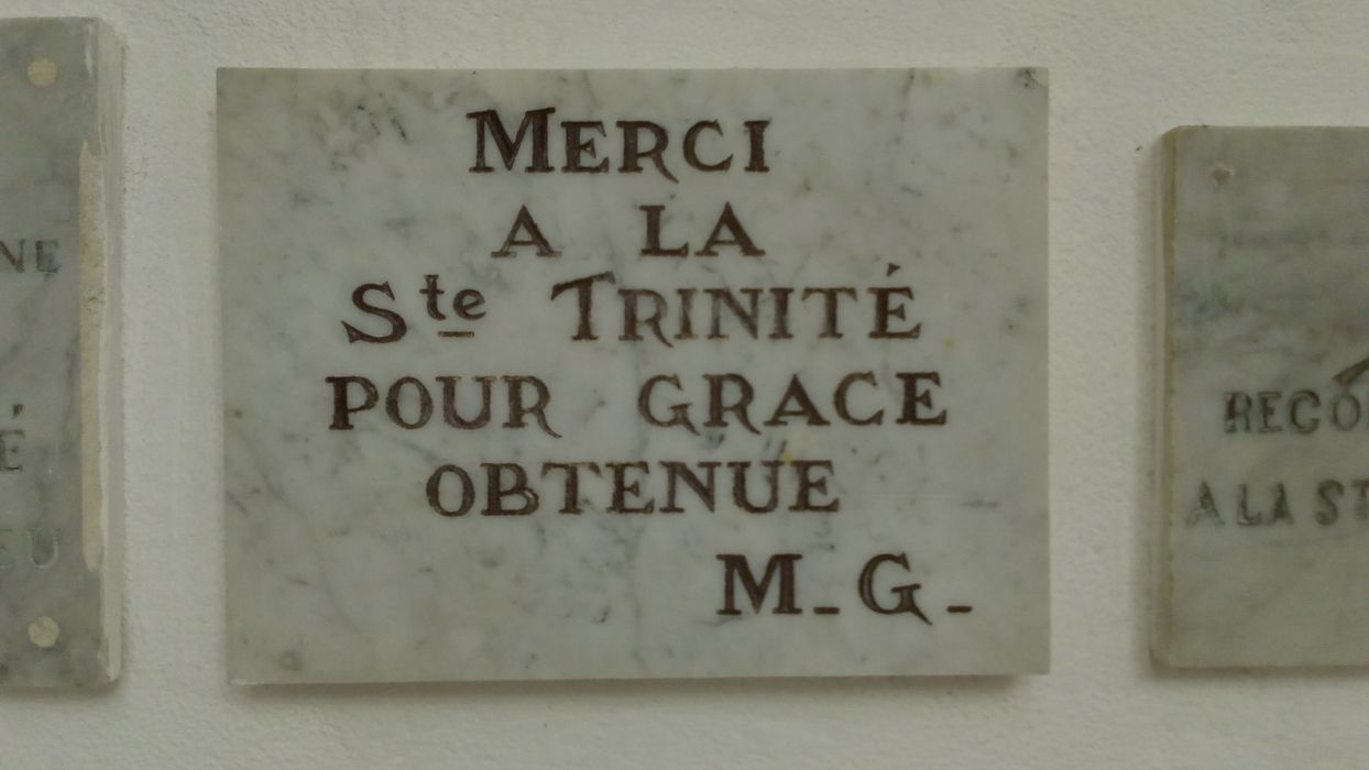ex-voto mural : Merci à la Ste Trinité pour grâce obtenue M.G. - © Ministère de la Culture (France), Direction Régionale des Affaires Culturelles de Corse – Tous droits réservés