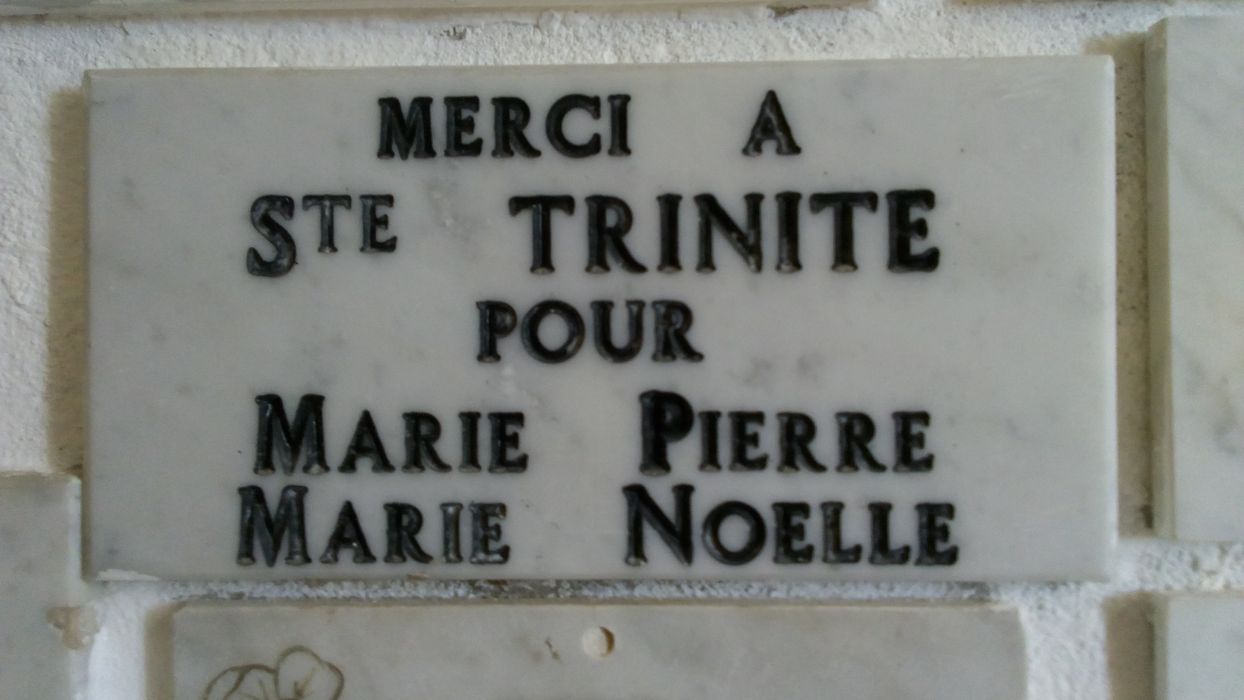 ex-voto mural : Merci à la Sainte Trinité pour Marie Pierre Marie Noëlle - © Ministère de la Culture (France), Direction Régionale des Affaires Culturelles de Corse – Tous droits réservés