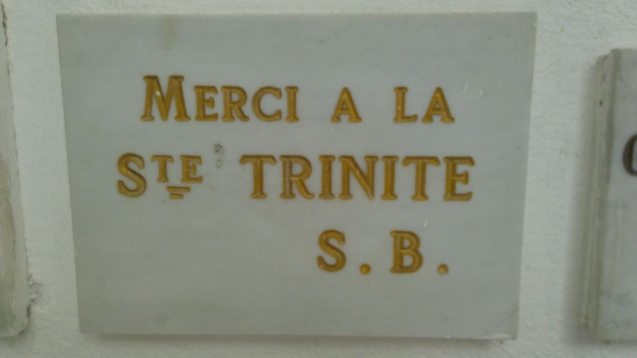 ex-voto mural : Merci à la Sainte Trinité S.B. - © Ministère de la Culture (France), Direction Régionale des Affaires Culturelles de Corse – Tous droits réservés