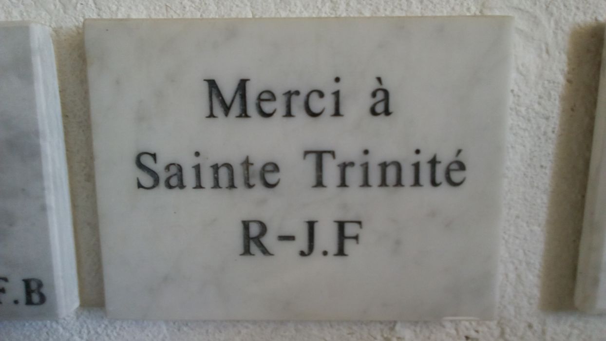 ex-voto mural : merci à la Sainte Trinité R – J.F. - © Ministère de la Culture (France), Direction Régionale des Affaires Culturelles de Corse – Tous droits réservés