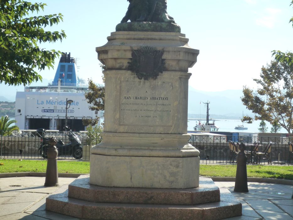 socle, détail de l’inscription