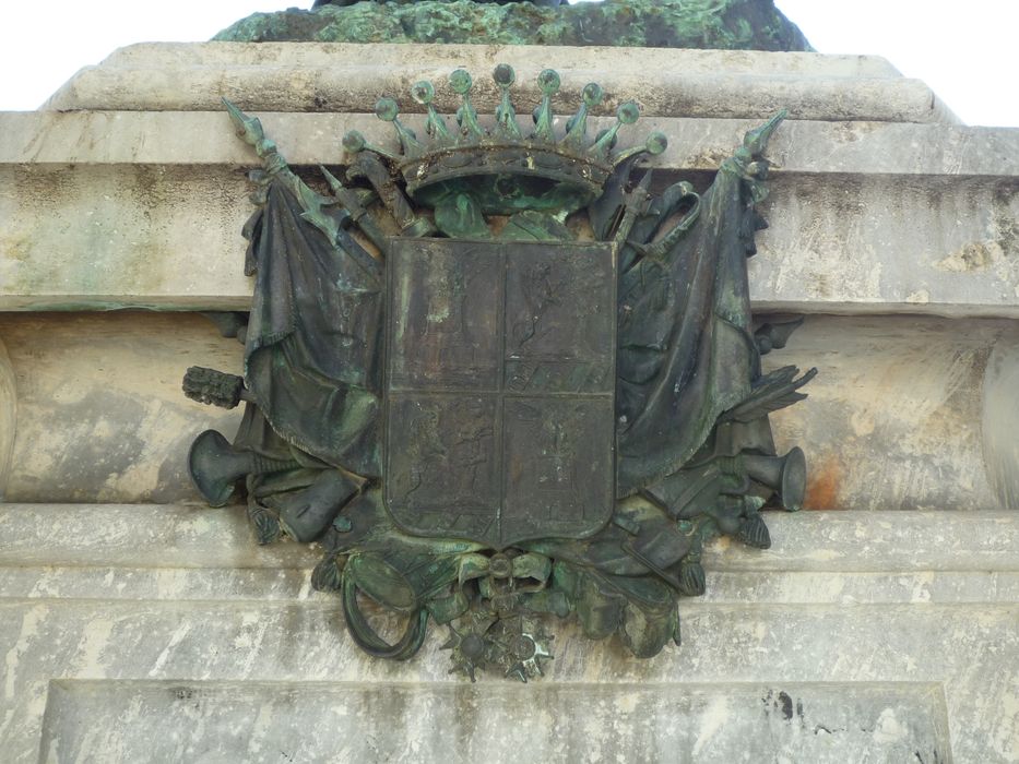 détail d’un bas-relief armorié