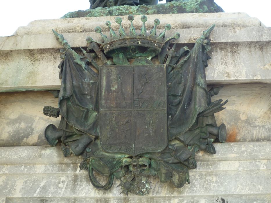 détail d’un bas-relief armorié