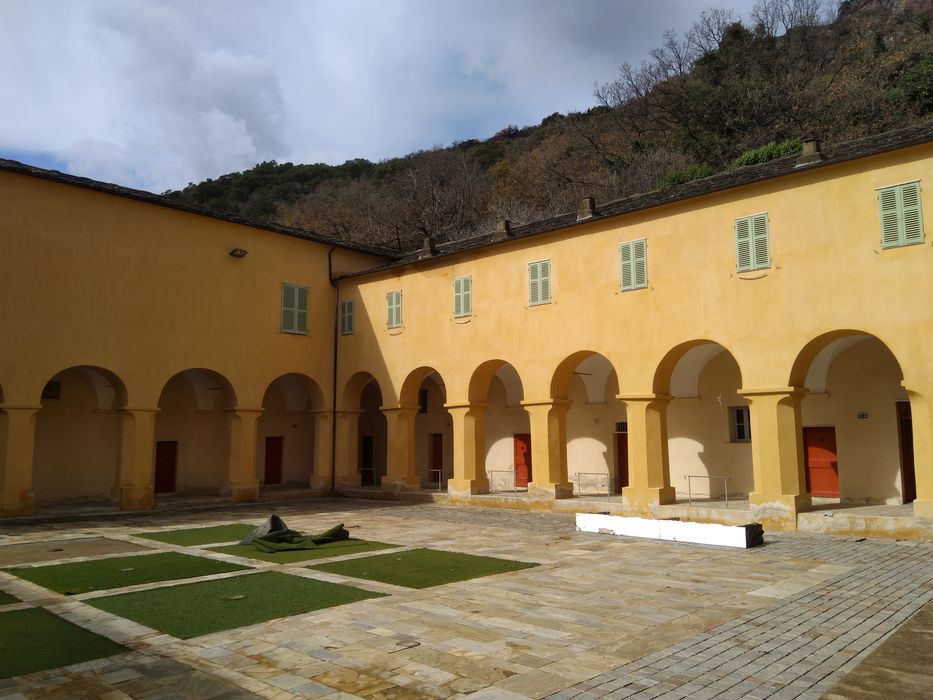 cloître, vue partielle vers l’ouest