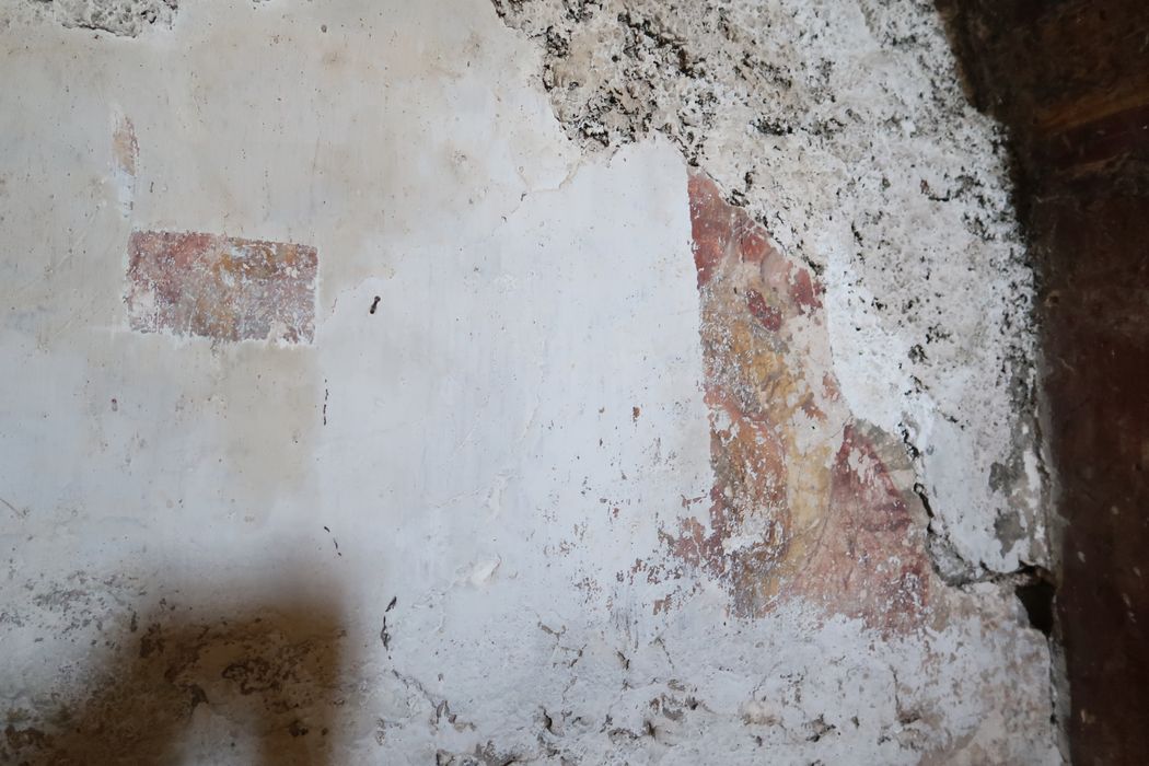 peinture monumentale du chevet : détail des fenêtres de recherche en décors sur le mur est