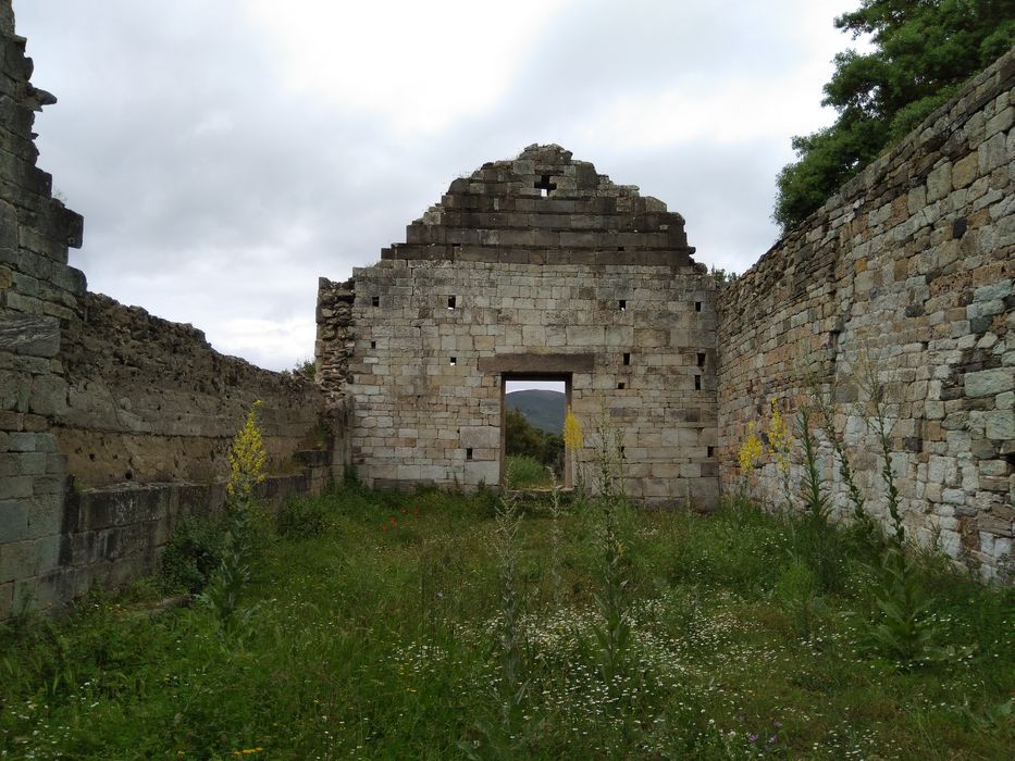 Église, vestiges de la nef vers l’ouest