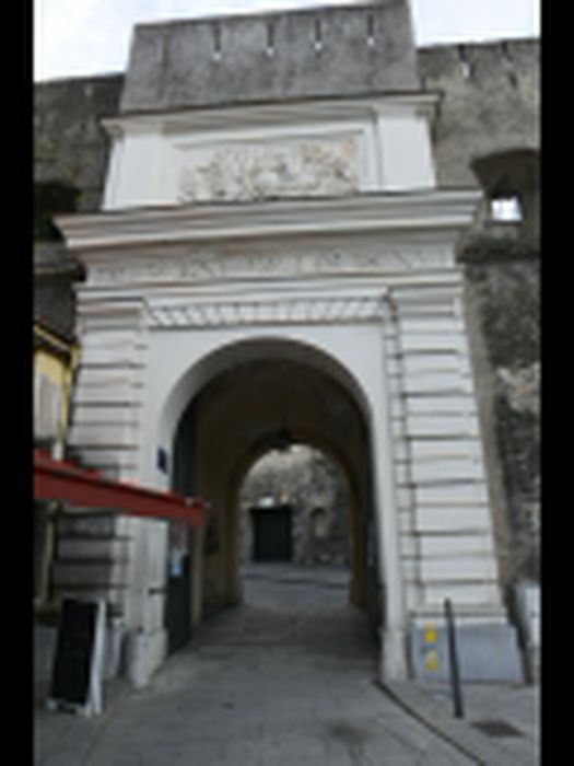 porte de France, façade sur rue