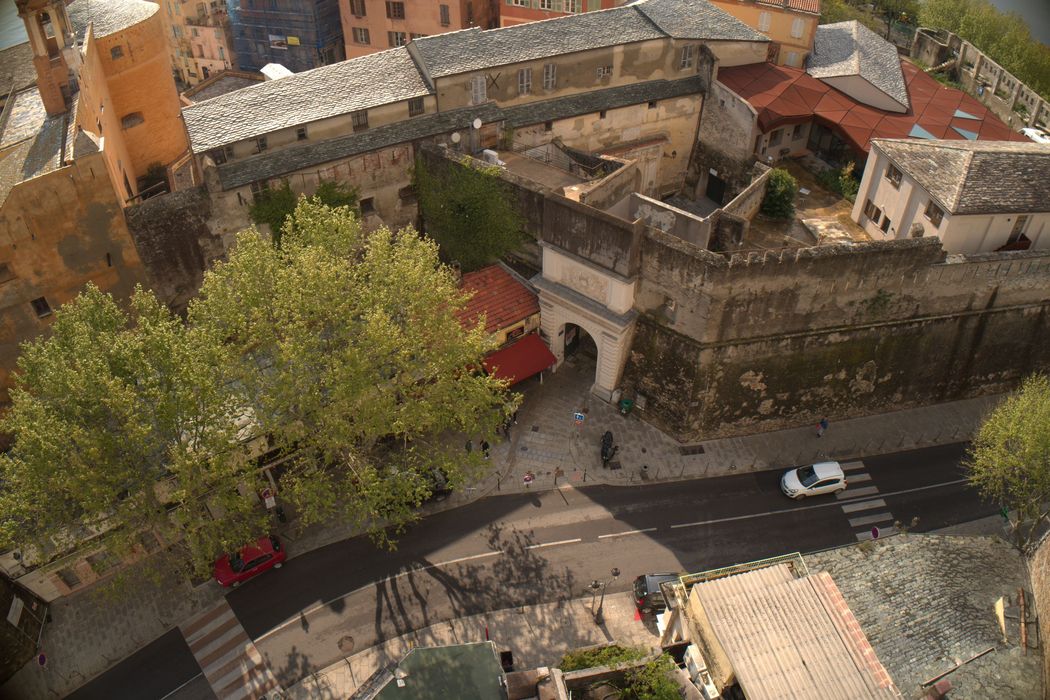 porte de France, plais des Nobles Douze et corps de garde : vue aérienne depuis l’ouest