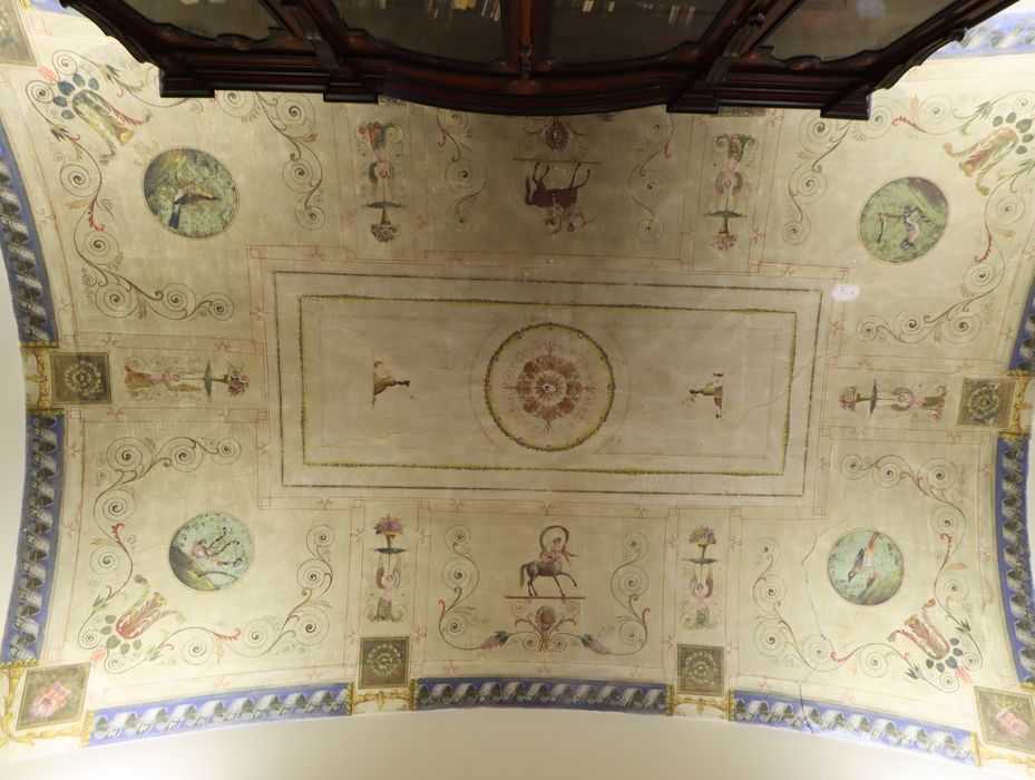 appartement du 1er étage : plafond dit étrusque