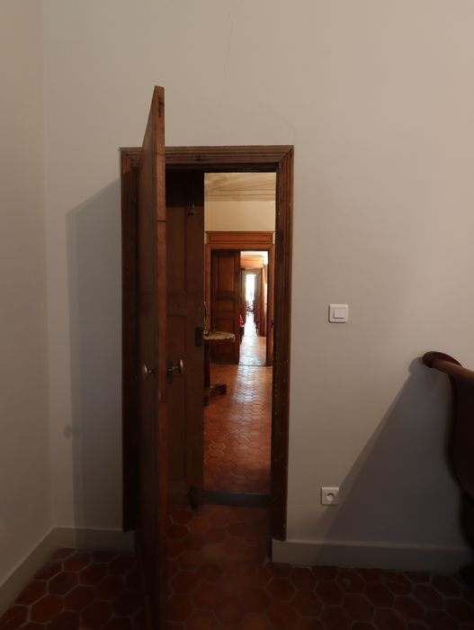 appartement du 2nd étage : enfilades de pièces le long de la façade ouest