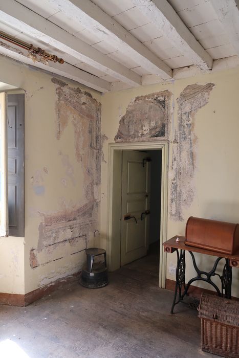 2e étage, chambre, peinture monumentale (fragments)