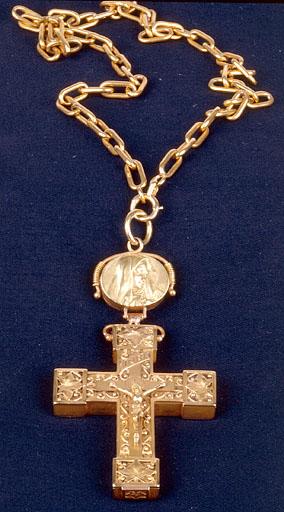 croix-reliquaire ; médaille, vue générale - © Ministère de la culture (France) ; © Conseil départemental de l'Ain