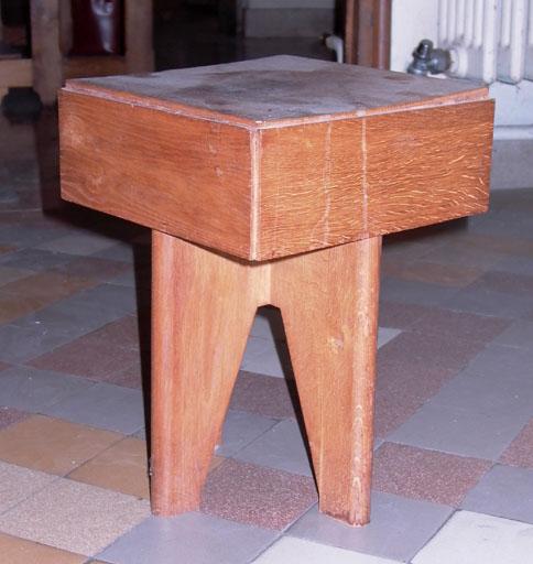 tabouret, vue générale - © Ministère de la culture (France) ; © Conseil départemental de l'Ain