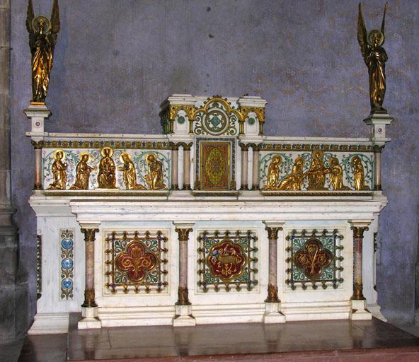 autel ; tabernacle ; gradin d'autel ; garniture (ancien maître-autel), vue générale - © Ministère de la culture (France) ; © Conseil départemental de l'Ain