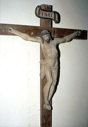 Statue ; croix : Christ en croix