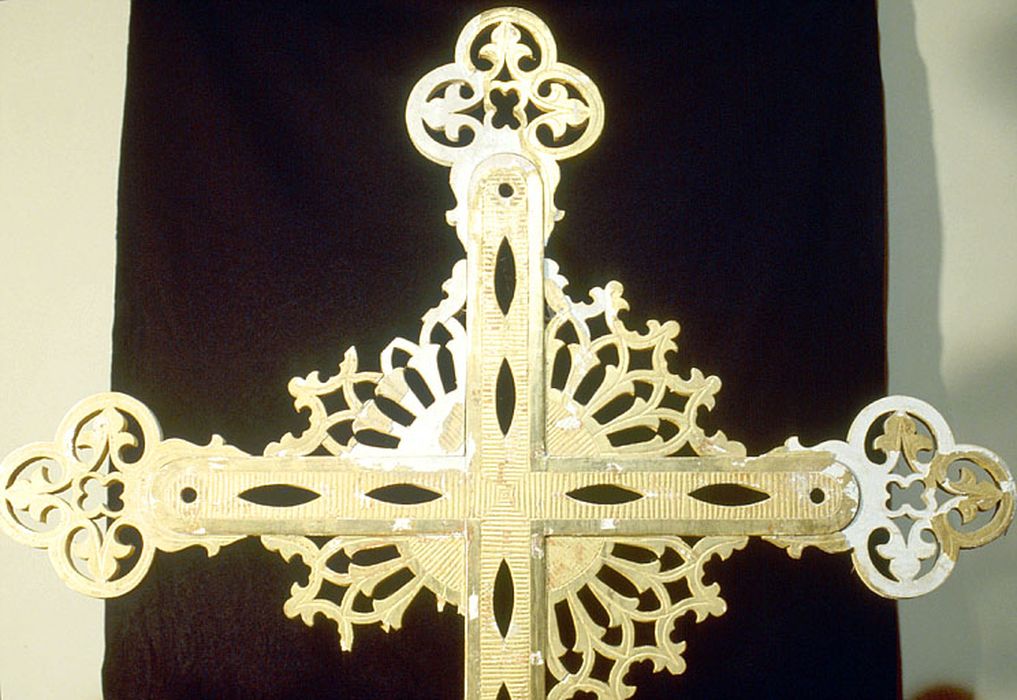 Croix de procession, vue partielle