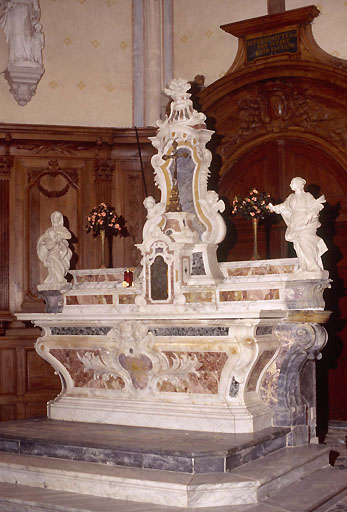 maître-autel ; 2 gradins d'autel ; tabernacle ; exposition - © Ministère de la Culture (France), Conservation des antiquités et des objets d’art de l’Ain, tous droits réservés