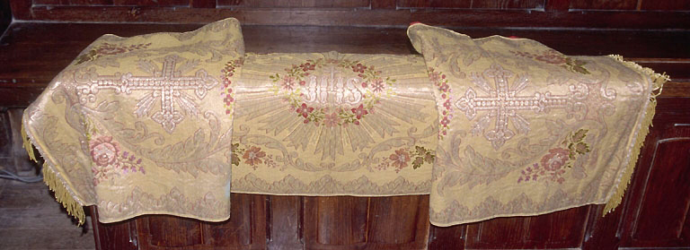 voile huméral - © Ministère de la Culture (France), Conservation des antiquités et des objets d’art de l’Ain, tous droits réservés