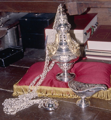 paire de navettes à encens et encensoir
