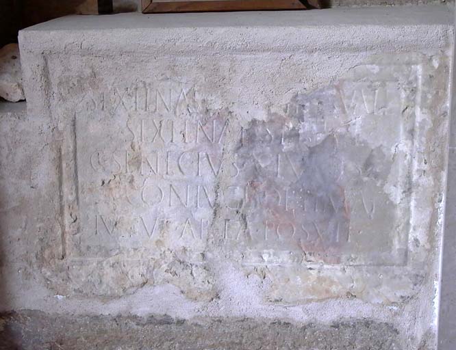 plaque funéraire, vue générale