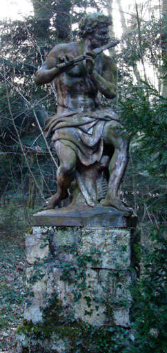 groupe sculpté   Pan et un faune   