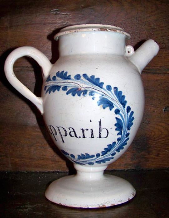 Chevrette 2 : ensemble de 120 pots à pharmacie - © Ministère de la Culture (France), Conservation des antiquités et des objets d’art de l’Ain, tous droits réservés