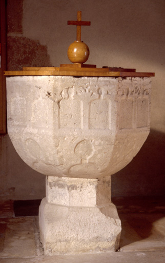 fonts baptismaux - © Ministère de la Culture (France), Conservation des antiquités et des objets d’art de l’Ain, tous droits réservés