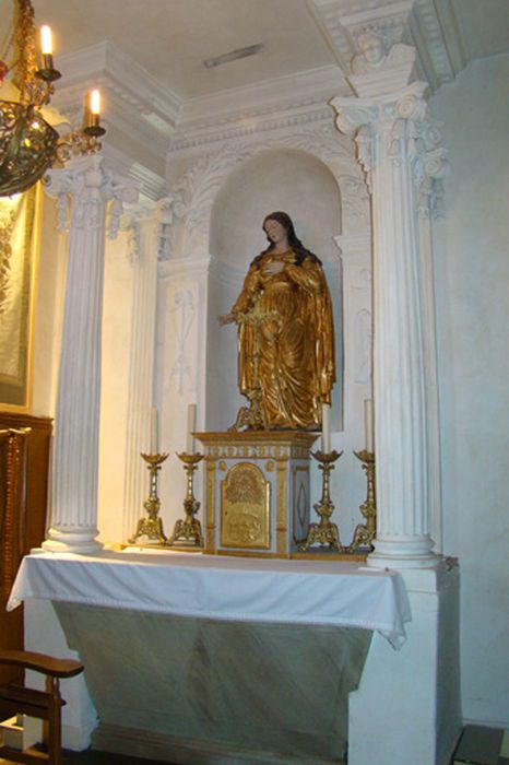 décor et mobilier de la chapelle chapelle Sainte-Philomène (autel, tabernacle, retable), vue générale - © Ministère de la Culture (France), Conservation des antiquités et des objets d’art de l’Ain, tous droits réservés