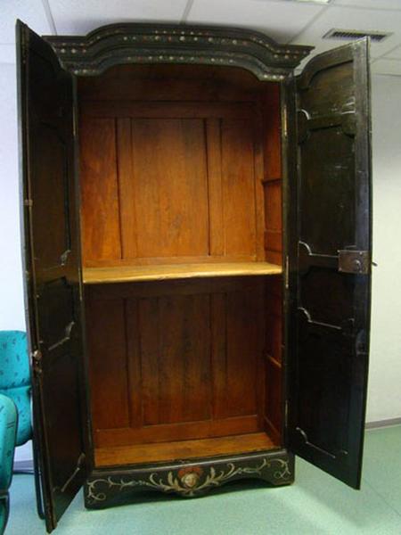 armoire (ouverte), vue générale - © Ministère de la Culture (France), Conservation des antiquités et des objets d’art de l’Ain, tous droits réservés