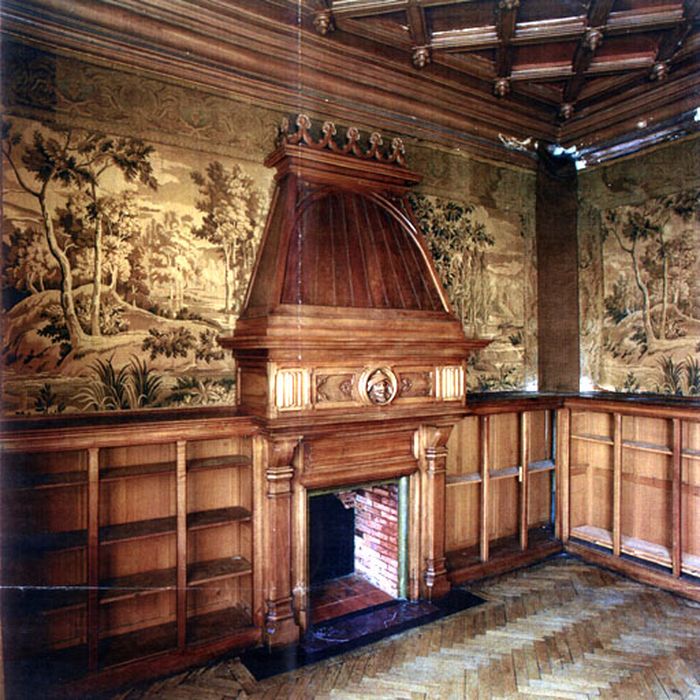 Cheminée ; lambris de revêtement ; pièces murales ; plafond ; trumeau de cheminée - © Ministère de la Culture (France), Conservation des antiquités et des objets d’art de l’Ain, tous droits réservés