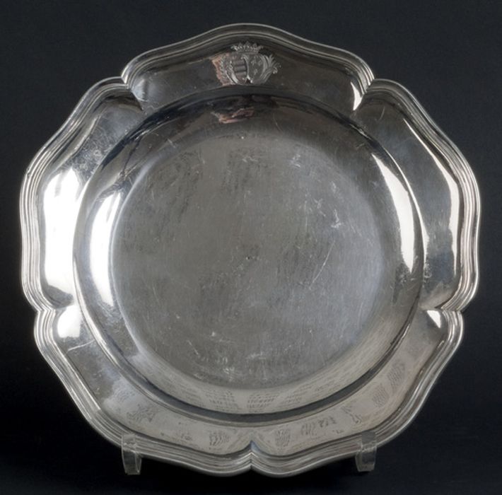 Plat rond 1 - © Ministère de la Culture (France), Conservation des antiquités et des objets d’art de l’Ain, tous droits réservés