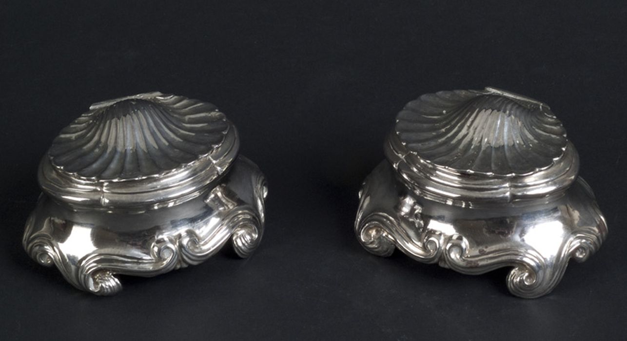 Paire de salières 1 - © Ministère de la Culture (France), Conservation des antiquités et des objets d’art de l’Ain, tous droits réservés