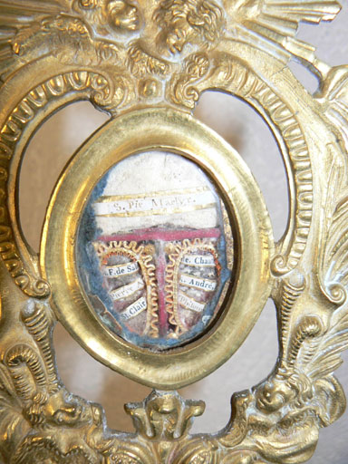 reliquaire dit n°1, détail : reliques