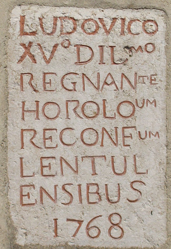plaque commémorative   Inscription commémorative de la restauration de l'horloge    - © Ministère de la Culture (France), Conservation des antiquités et des objets d’art de l’Ain, tous droits réservés