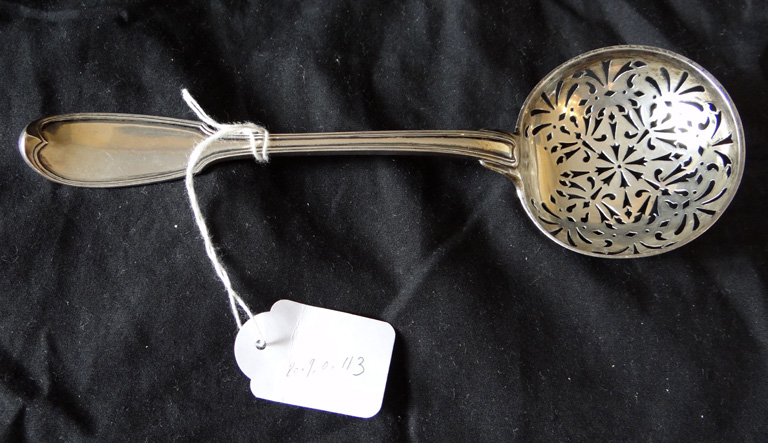 Cuiller, dite cuiller à saupoudrer 2 - © Ministère de la Culture (France), Conservation des antiquités et des objets d’art de l’Ain, tous droits réservés