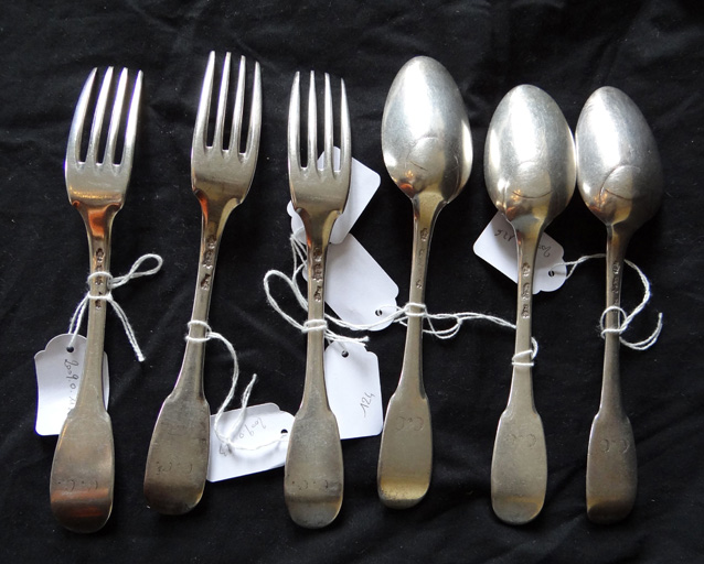 Ensemble de 3 cuillers et 3 fourchettes - © Ministère de la Culture (France), Conservation des antiquités et des objets d’art de l’Ain, tous droits réservés