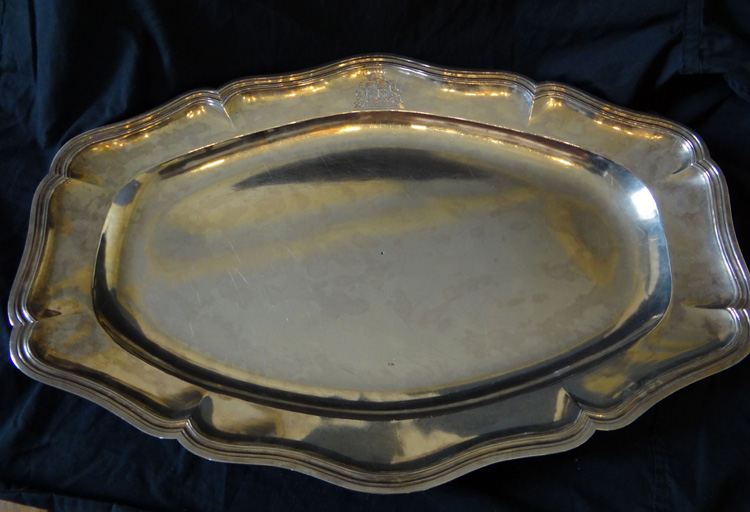 Plat ovale et étui - © Ministère de la Culture (France), Conservation des antiquités et des objets d’art de l’Ain, tous droits réservés