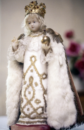 statue ; globe ; robe ; manteau   Enfant Jésus de Prague   
