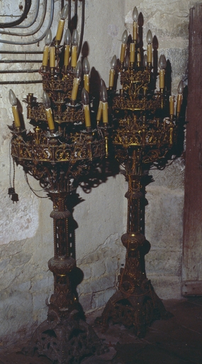 ensemble de 2 chandeliers - © Ministère de la Culture (France), Conservation des antiquités et des objets d’art de l’Ain, tous droits réservés