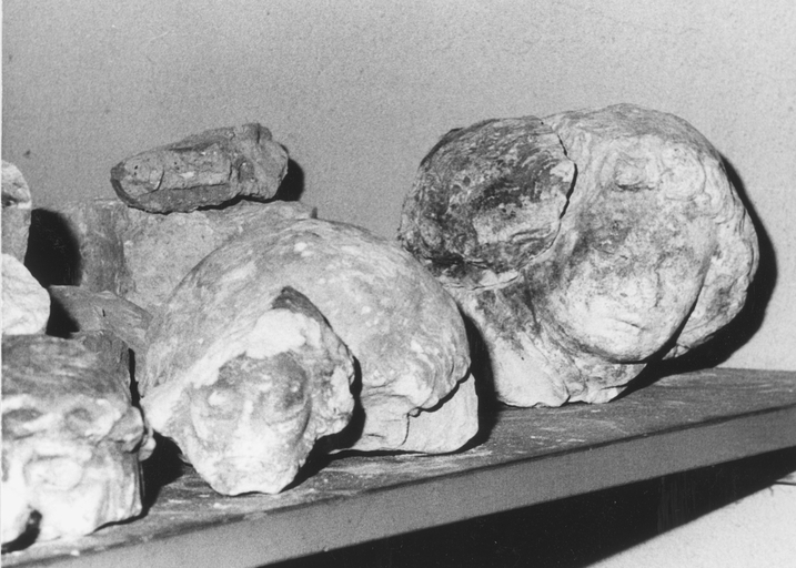 fragments de statues