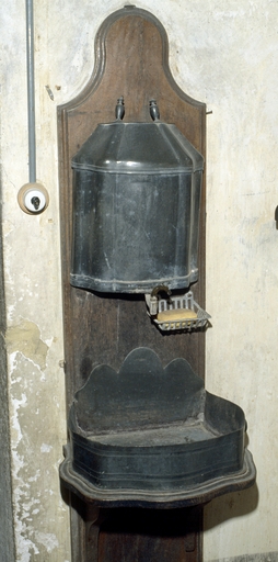 fontaine de sacristie - © Ministère de la Culture (France), Conservation des antiquités et des objets d’art de l’Ain, tous droits réservés